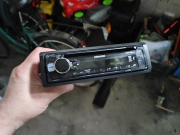 Красива автомагнітола Kenwood