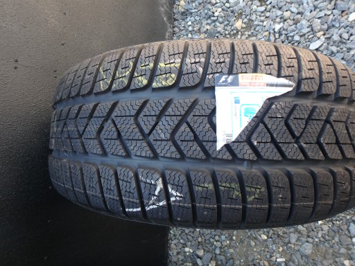 Pirelli Winter SottoZero 3 245/50R18 100 H зчеплення на снігу (3PMSF),