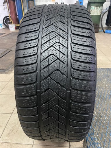 Pirelli Winter SottoZero 3 275/35R19 100 V Run Flat