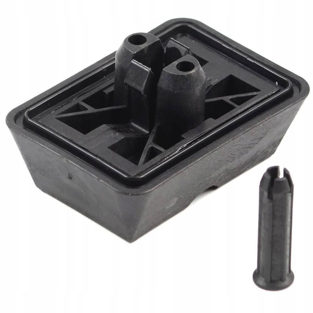 Под автомобильным домкратом FIT BMW E4