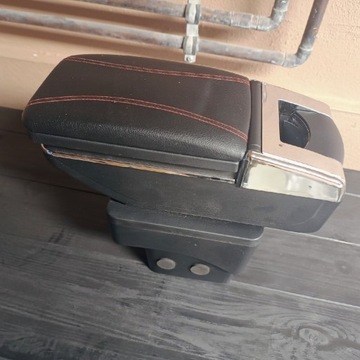 Подлокотник на капоте Ecosport как новый.