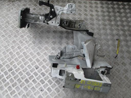 Член кварталу COMBO DOBLO, ліворуч, 15 років