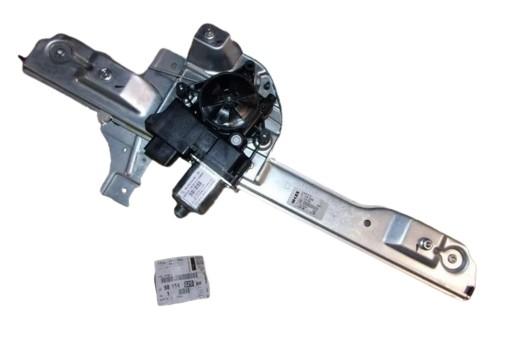 Склопідйомник правий передній 9816402080 peugeot 208 2008 р. оригінал