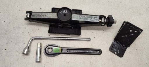 Домкрат буксирувальний вушок Mercedes W169 1.5 бенз