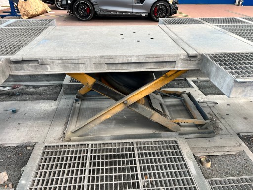 Пневматичний плитний підйомник Herkules, кабіна фарбувального цеху