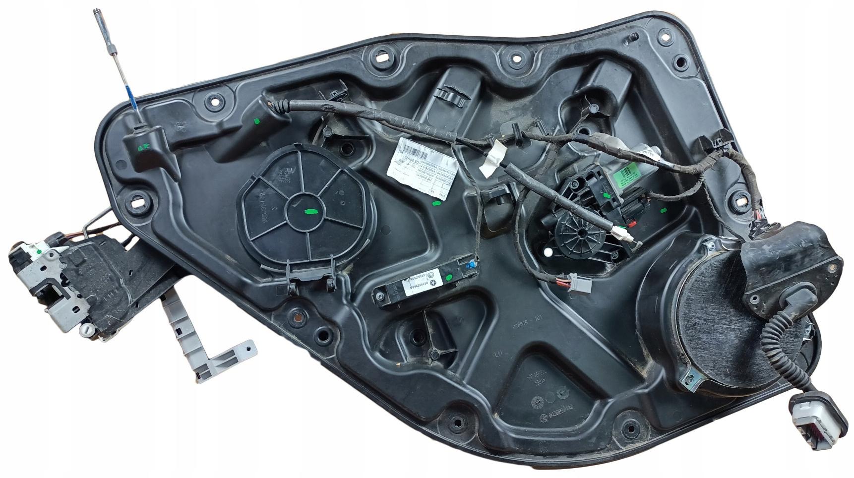 121 - Подъемник + замок + панель задней двери L Dodge Du