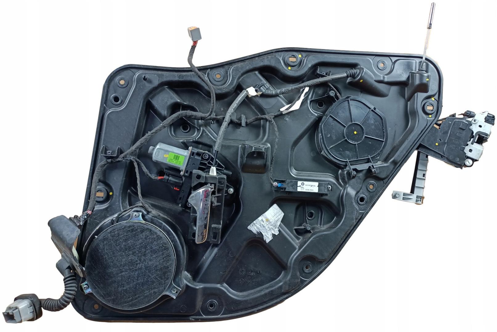 118 - Домкрат + замок + панель задней двери R Dodge Du