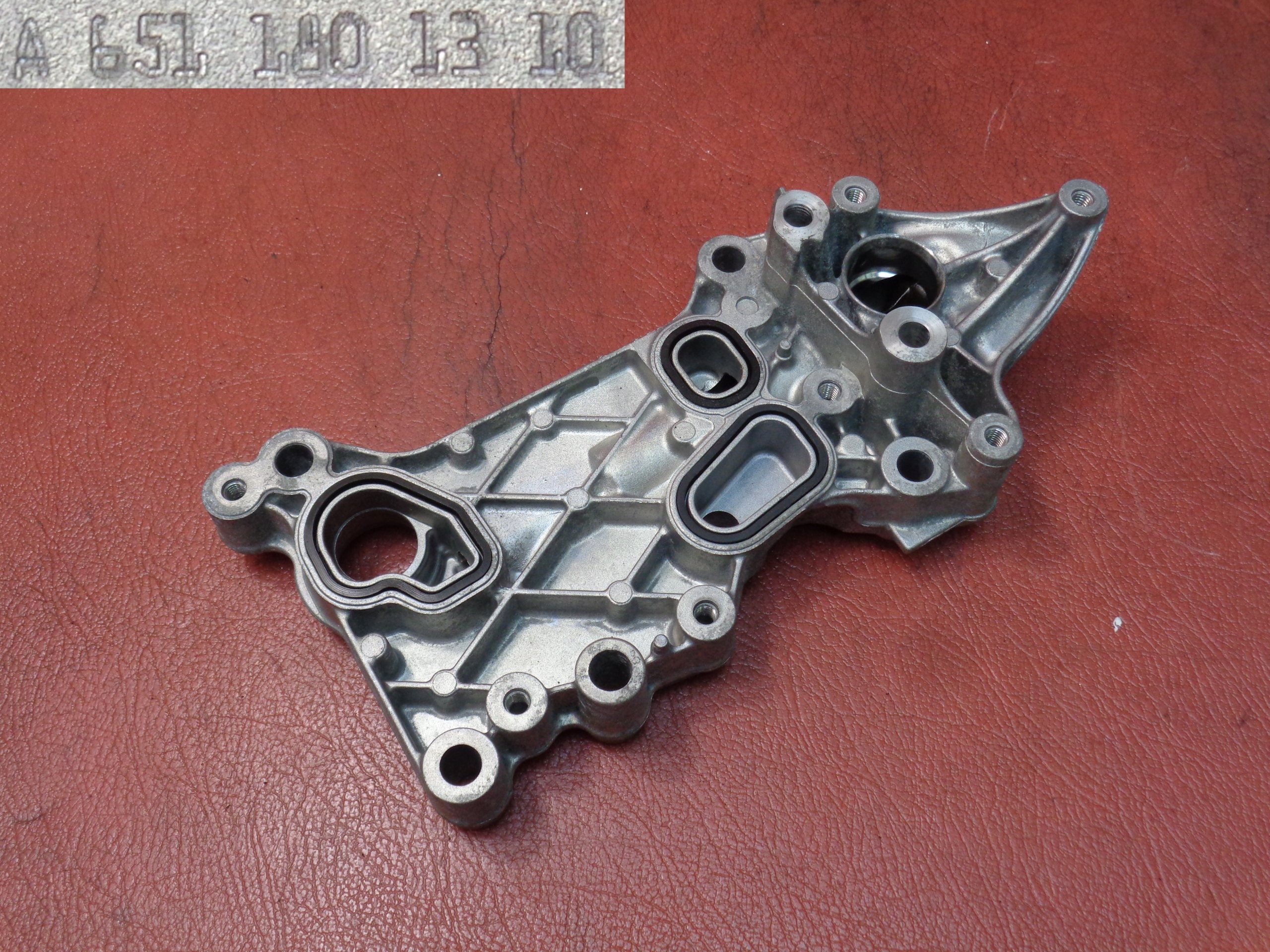 A6511801310 - Підстава масляного фільтра Мерседес Р172 2.2 КДІ 2015р