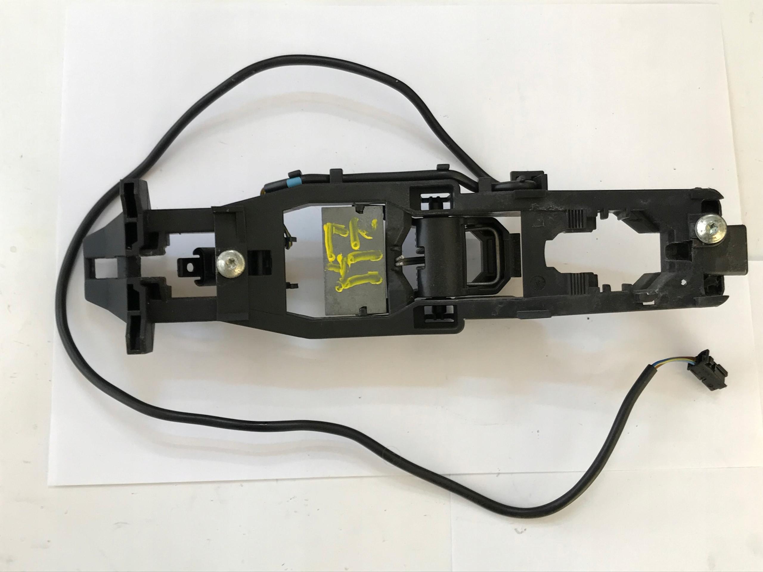 Основание ручки Мерседес В211 ОЭ 2117600334