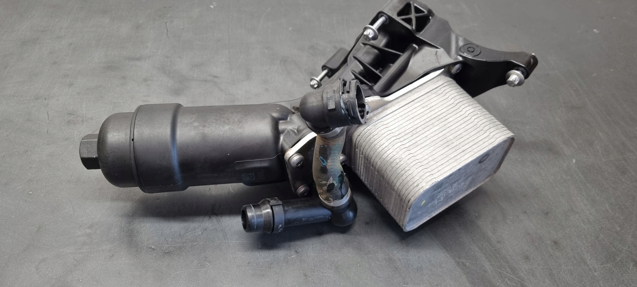 Масляний радіатор BMW X3 F10 2.0 D 72361309