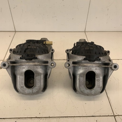 Подушка двигуна лапа права ліва повний комплект 2 шт AUDI Q5 80A 2.0 TDI 18R