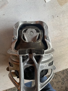 Опора двигуна Audi 4M0199372FM