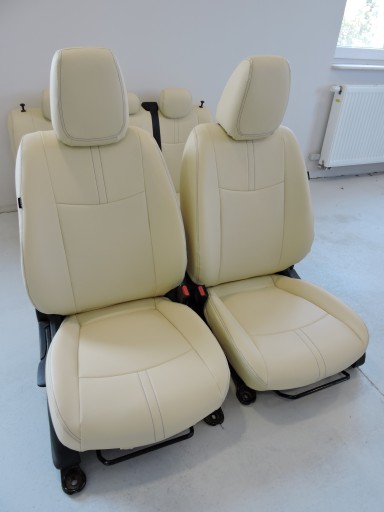 Чехлы из кожи и алькантары для Nissan Leaf II