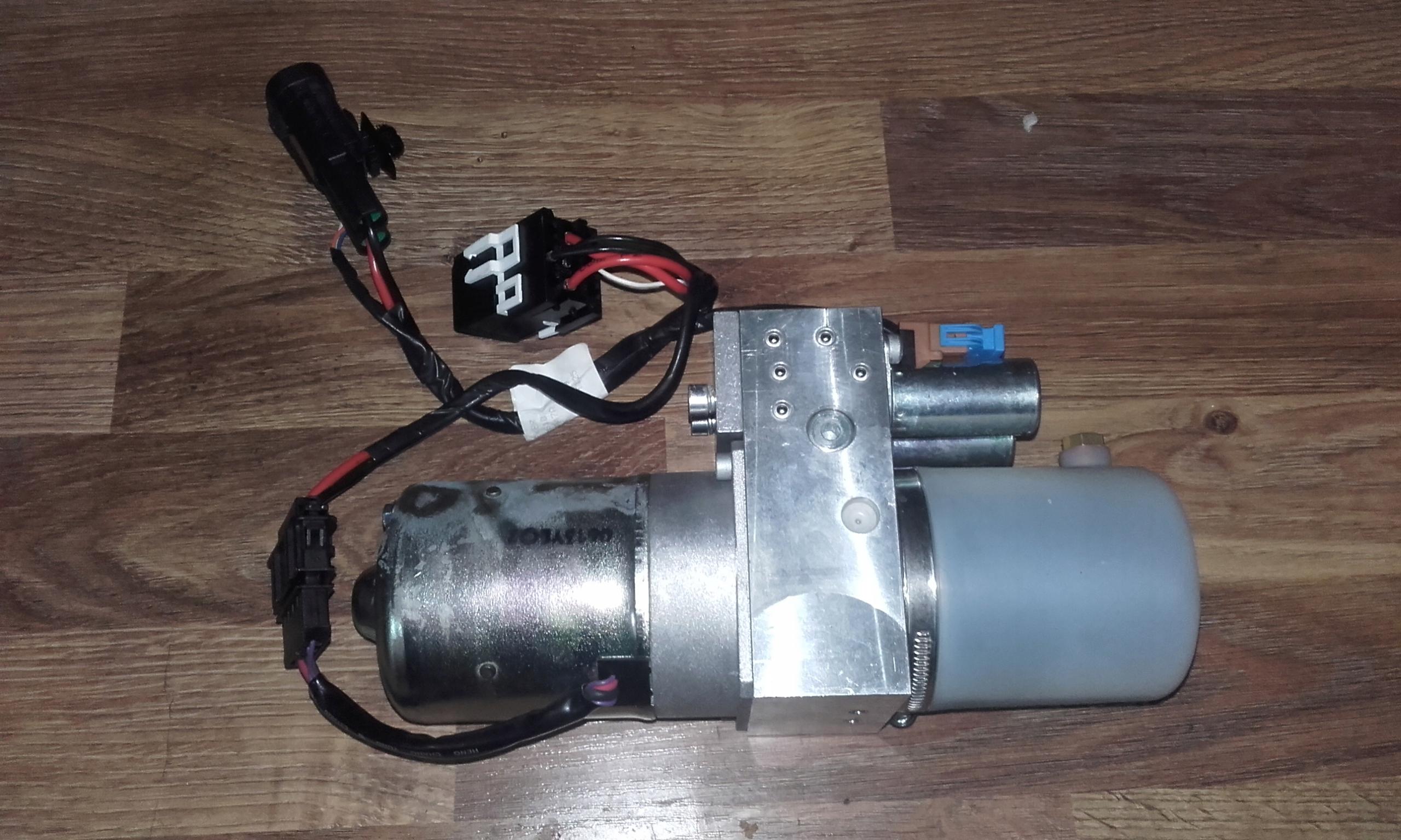 E95409011 - Насос даху Renault Megane III CC Cabrio