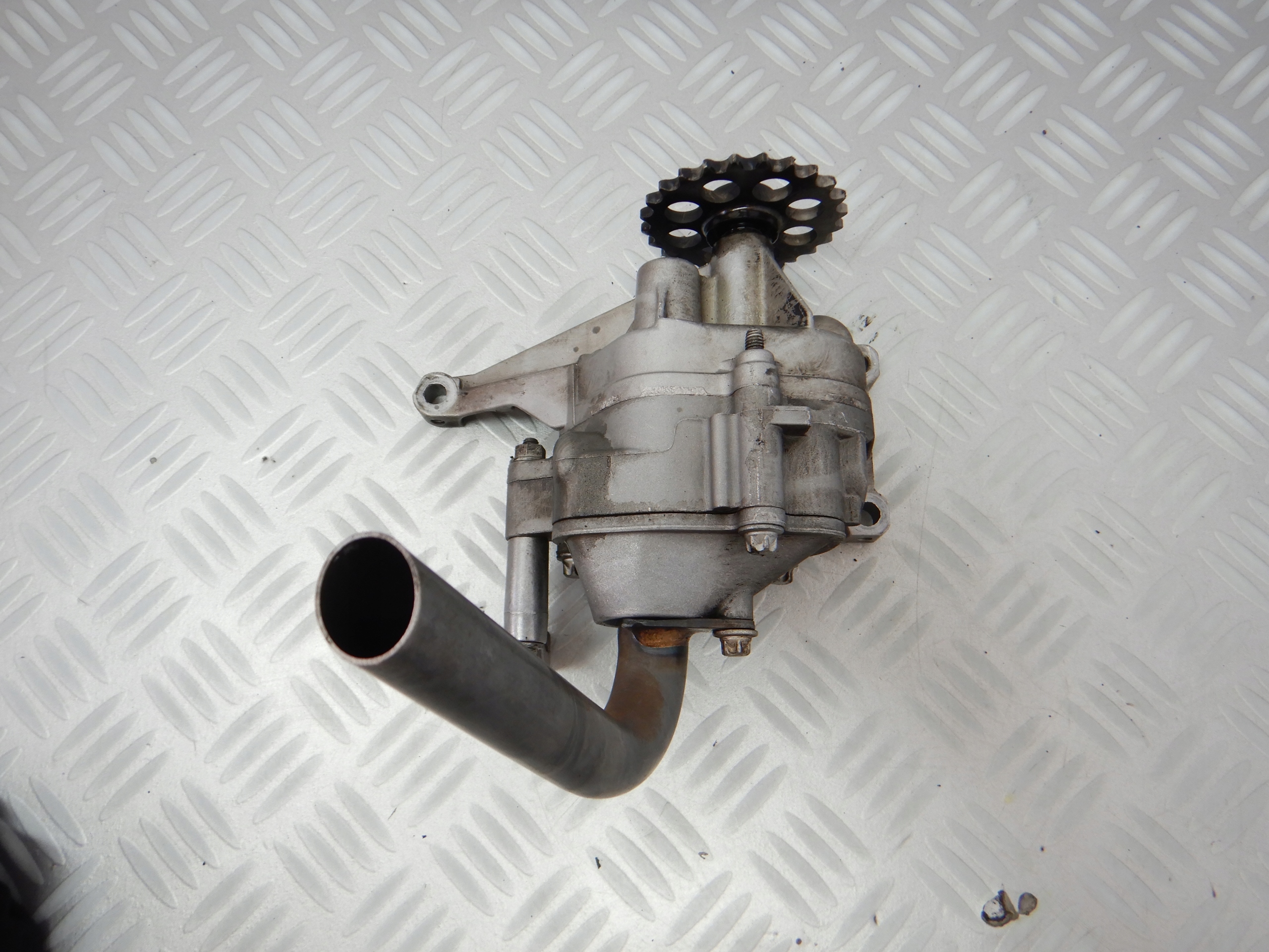 6111810201 - Масляний насос Mercedes Vito W639 2003-2010 2.2 D