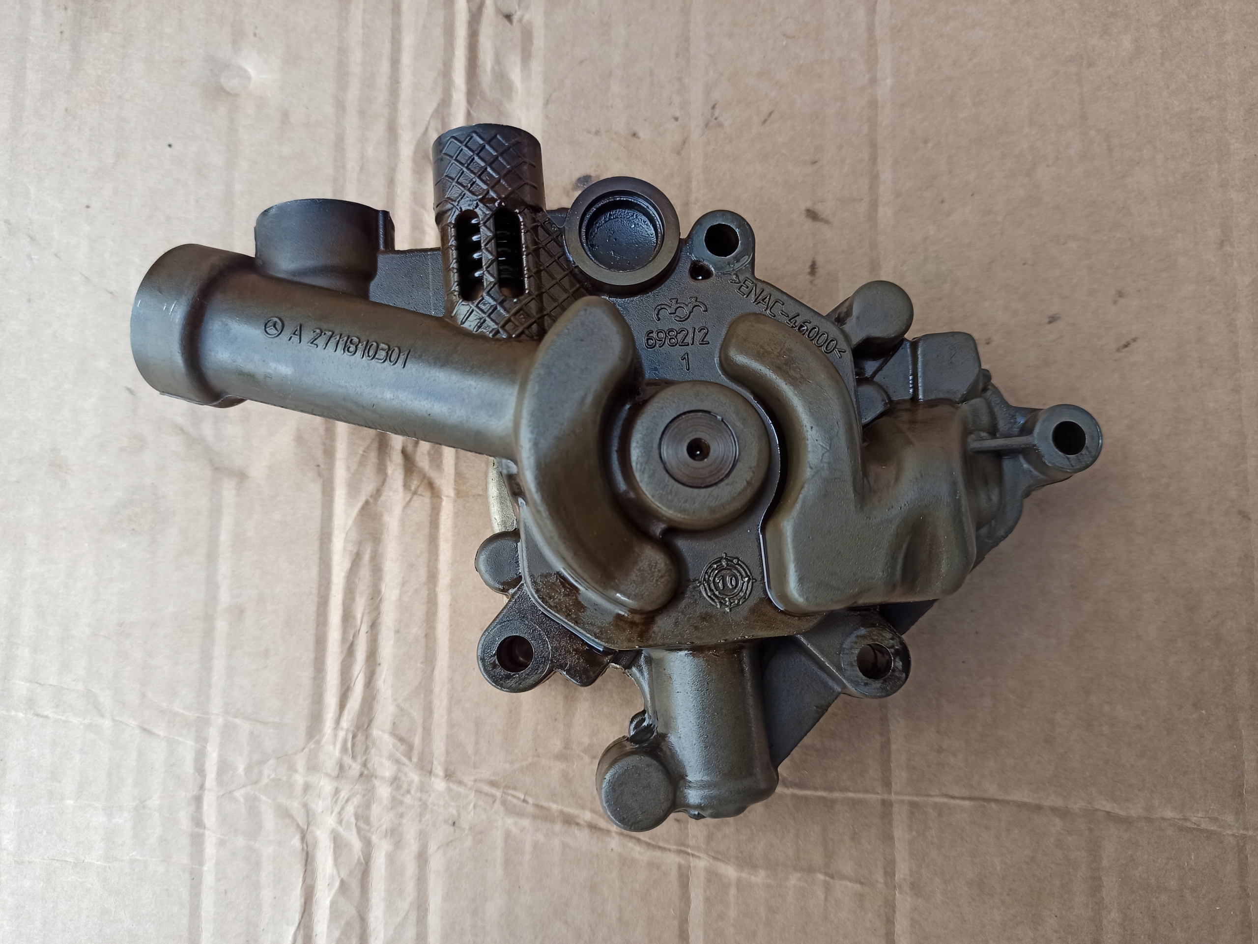 Масляний насос MERCEDES W204 1.8 CGI A2711810301