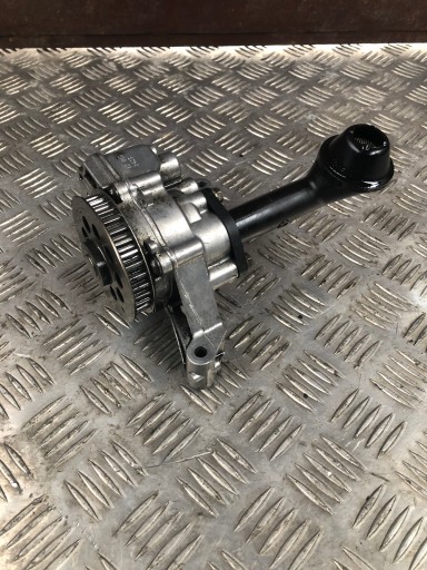 03L115105C - Масляний насос оригінальний 1.6 TDI 105KM CAYC 12R