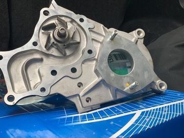 Водяной насос (для замены ремня ГРМ).