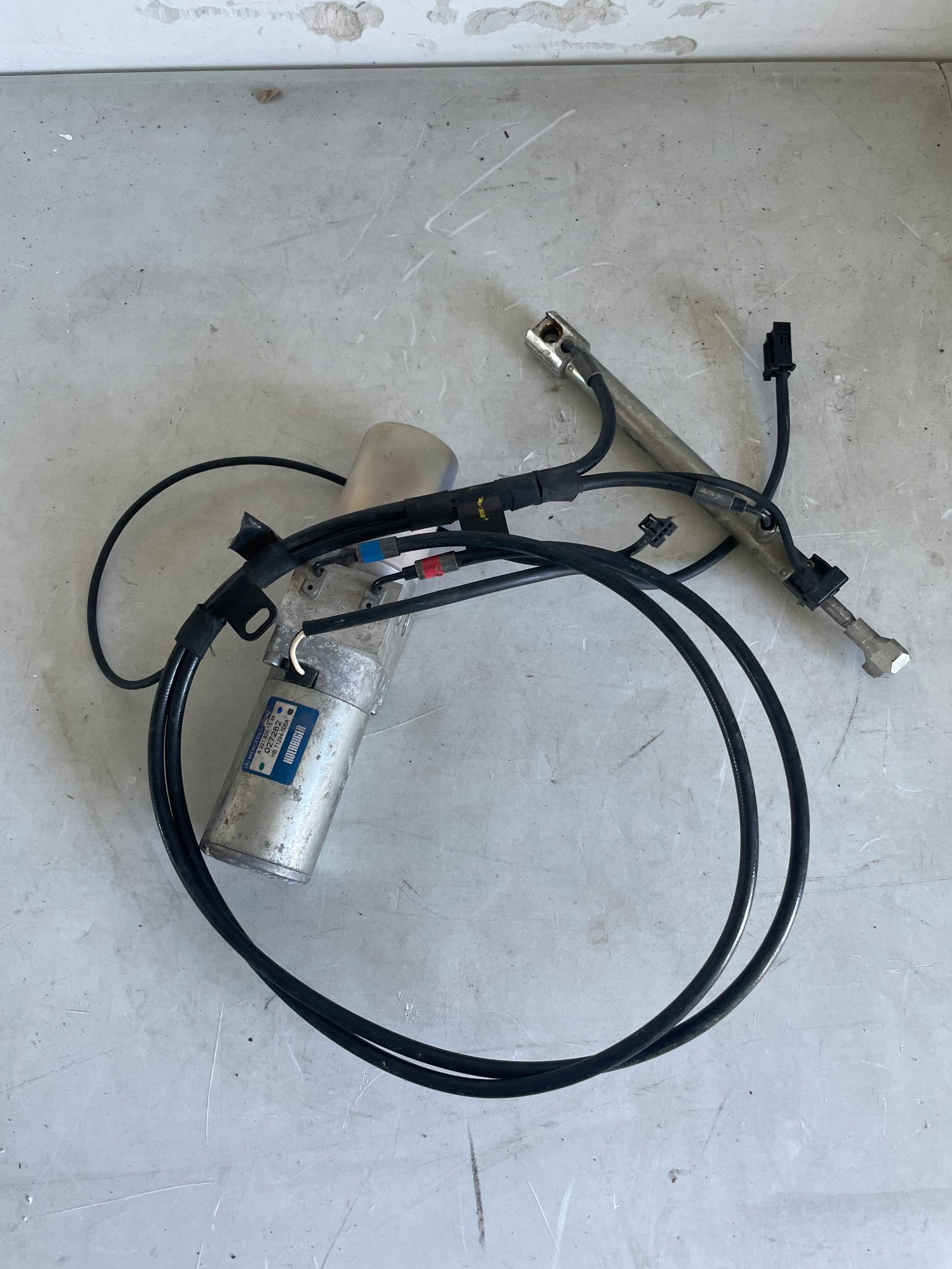 A2218001548 2218001548 - Цилиндр клапана насоса Мерседес 221 А2218001548