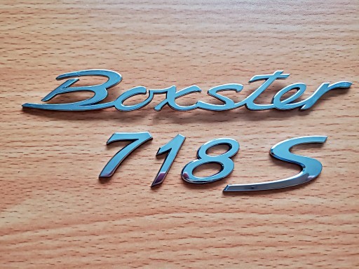 982853675B - Porsche Boxster (982) Эмблема Надпись Boxster 718 S