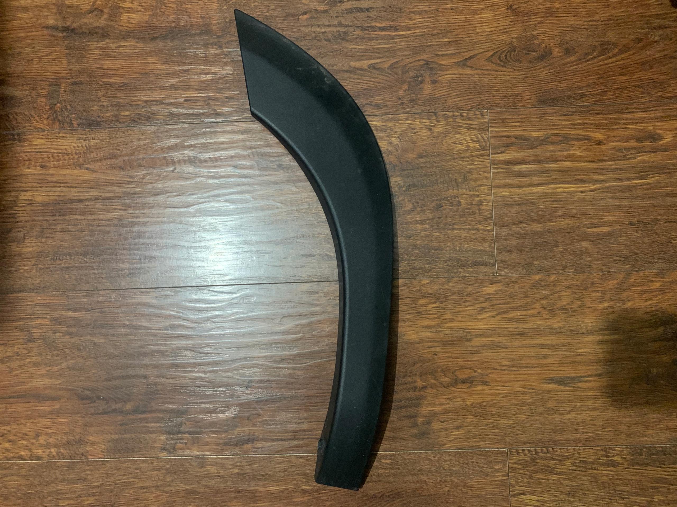 Права накладка колісних арок Toyota Cross