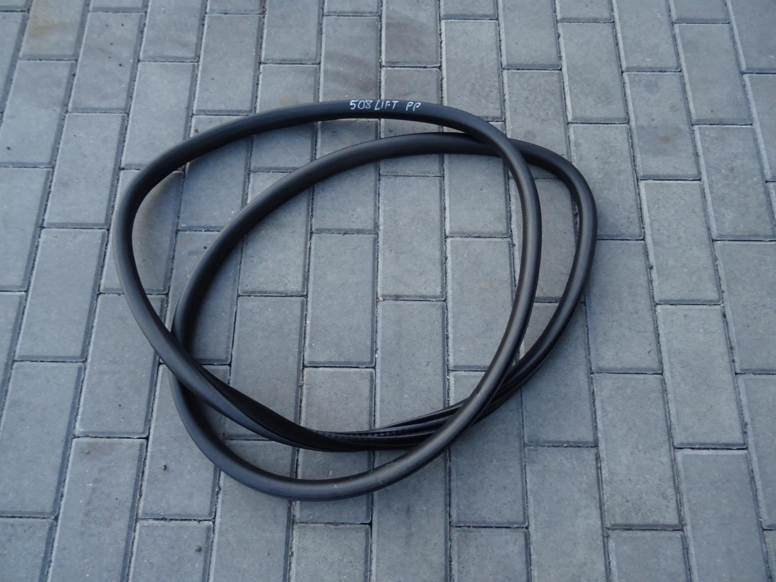 Правое уплотнение передней двери Peugeot 508 LIFT