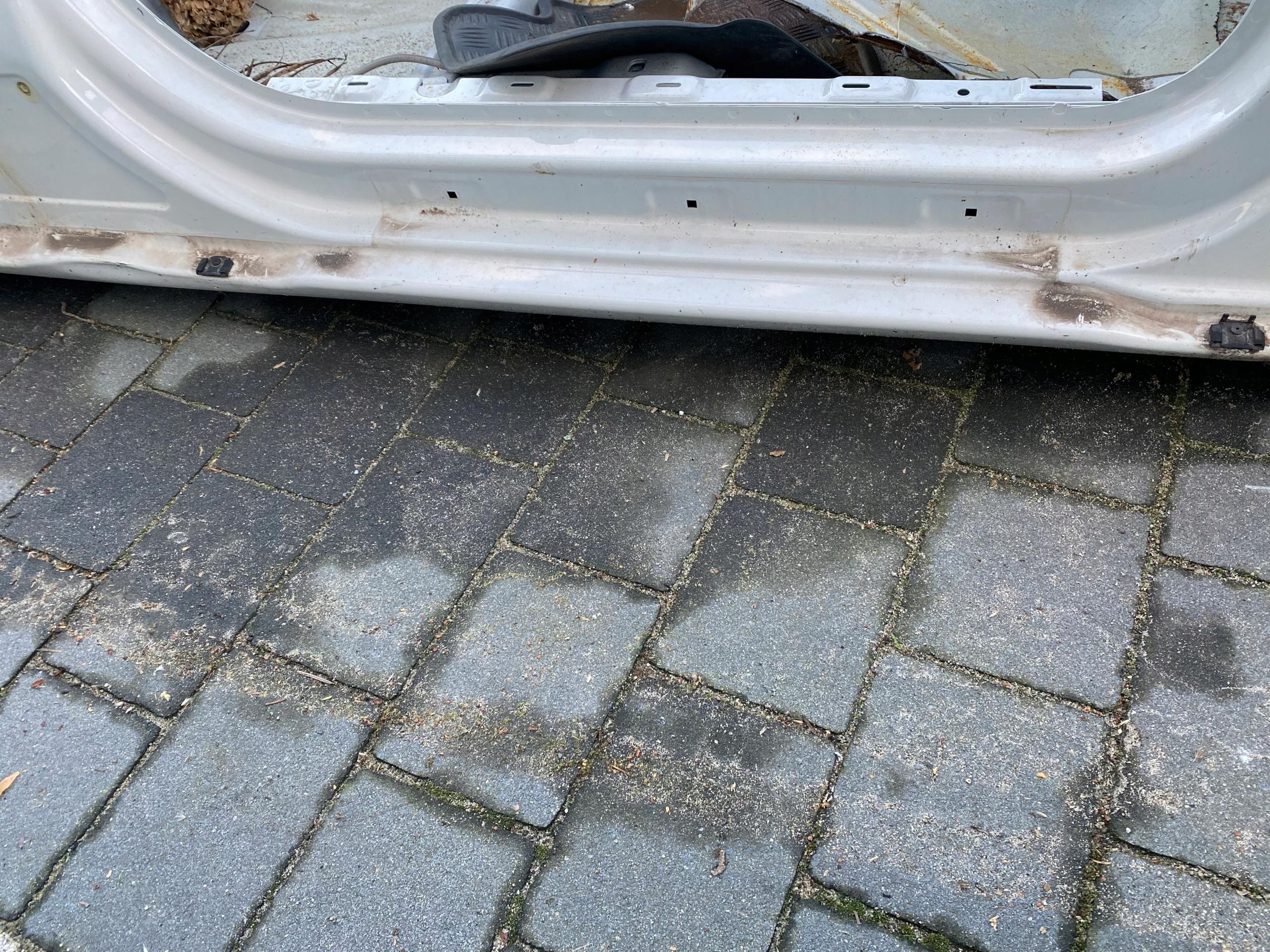 Поріг переднього правого сидіння altea