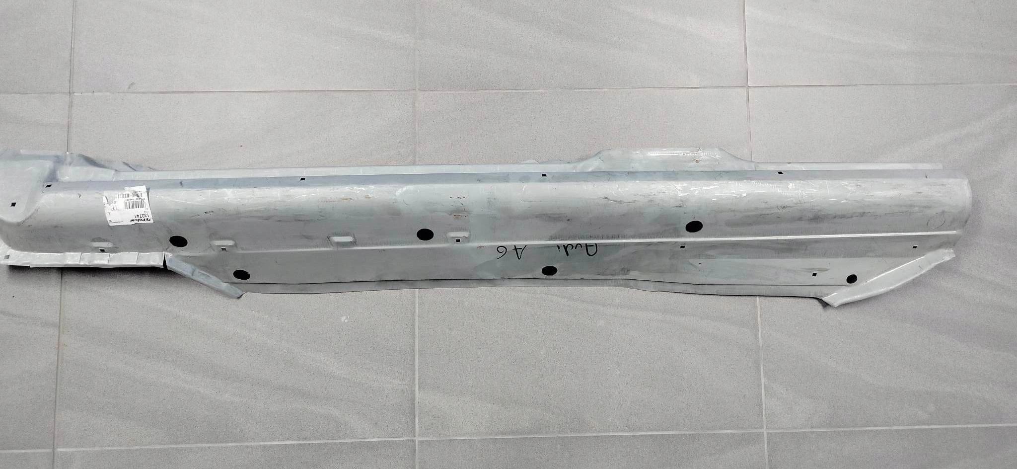 Накладка на поріг Audi A6 97-04 ліва