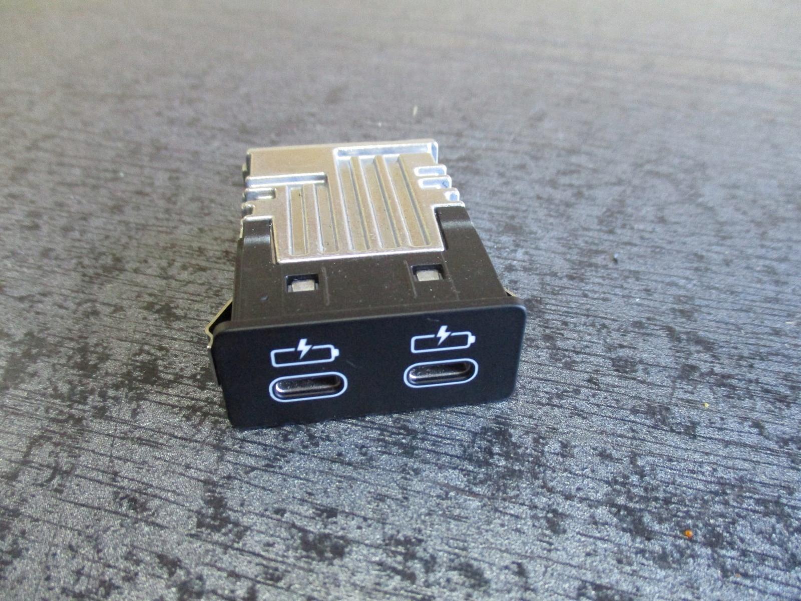 Перемикач гніздо USB BMW G20 G30 G01 8711938