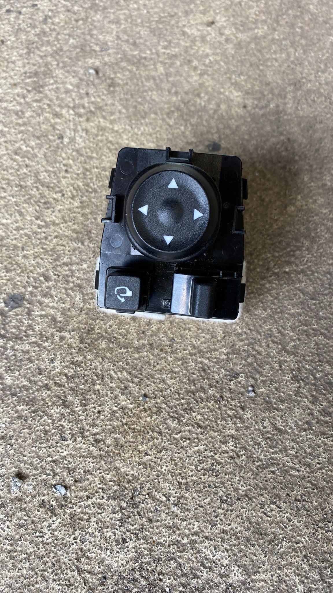 93530BV010 - Переключатель регулировки зеркала Hyundai i20 III