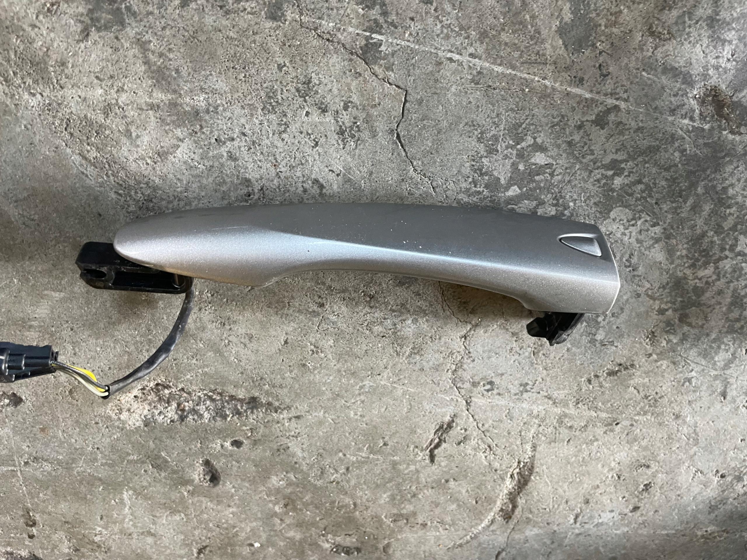 BRAK-DANYCH-11797232 - Qashqai II J11 дверна ручка ліва передня зовнішня