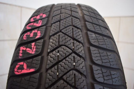 R17 205/60 93H Pirelli Sottozero 3 *