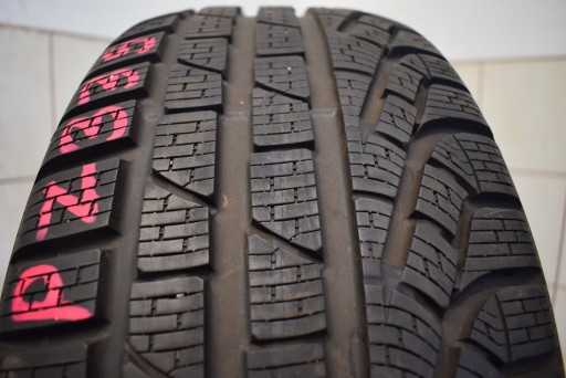 R17 235/55 Pirelli Sottozero Winter 210 Serie II