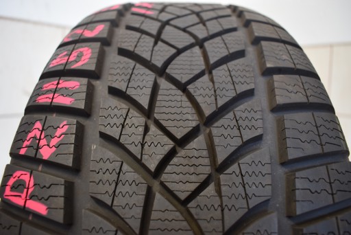 R17 245/55 Goodyear UltraGrip Performance + MO-V