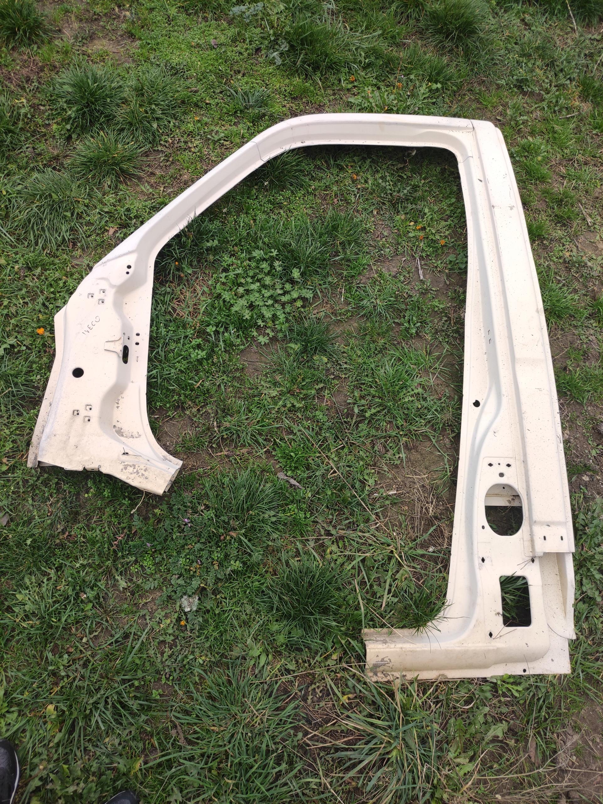 123 - ДВЕРНАЯ РАМА ЛЕВАЯ СТОЙКА IVECO DAILY 14-19 OE