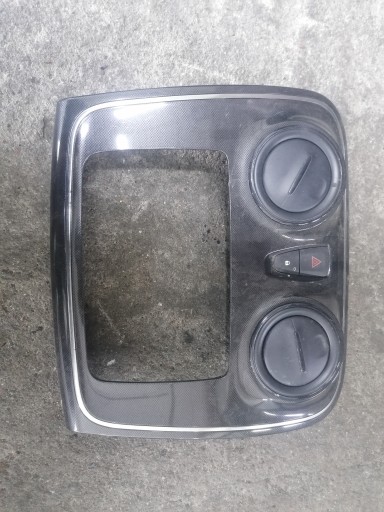 682607123R - РАМКА КРЫШКА ДЕКОР РАДИО DACIA SANDERO II