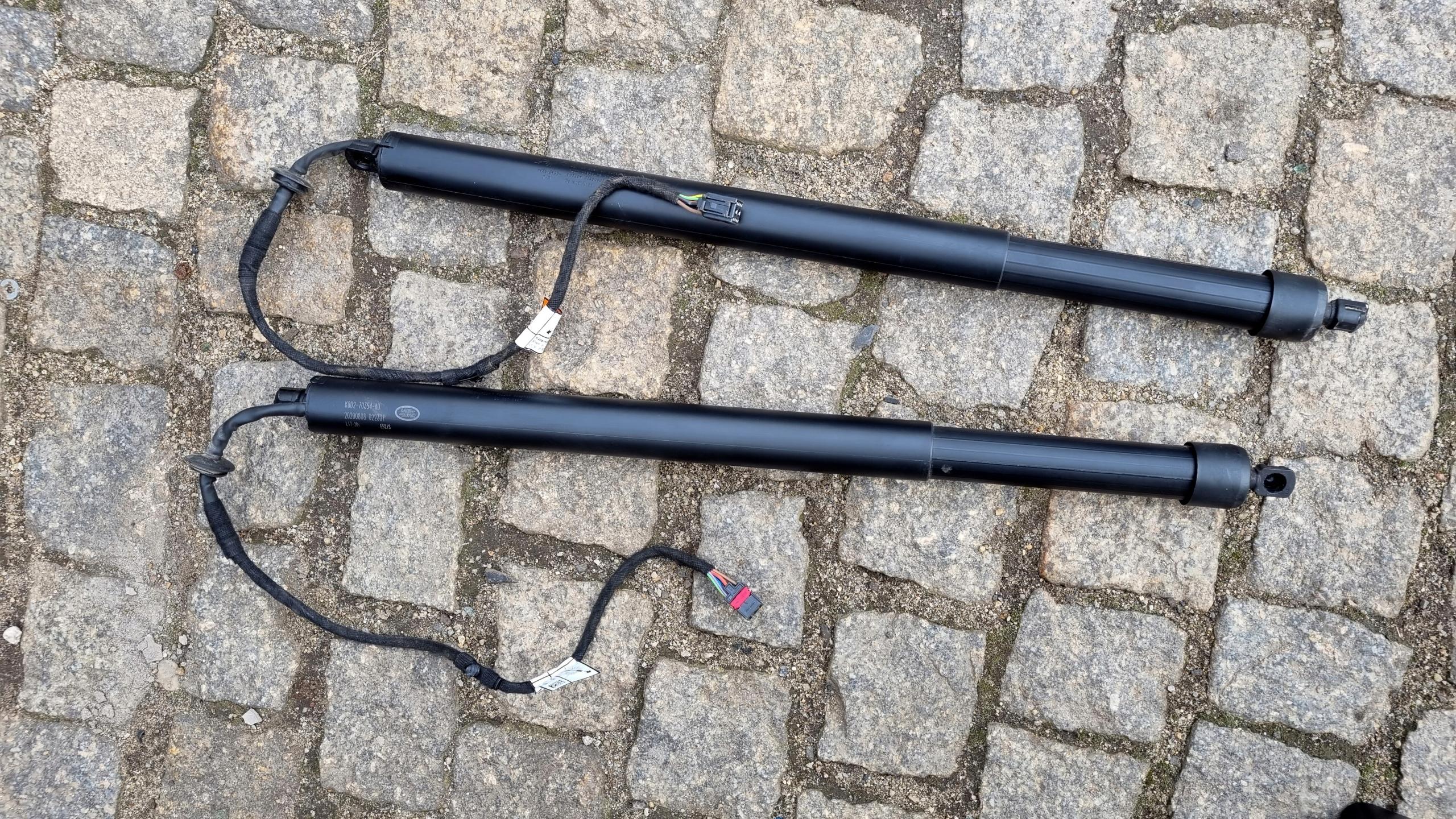 K8D2-70354-AD - RANGE Rover EVOQUE II L551 привід закрилка