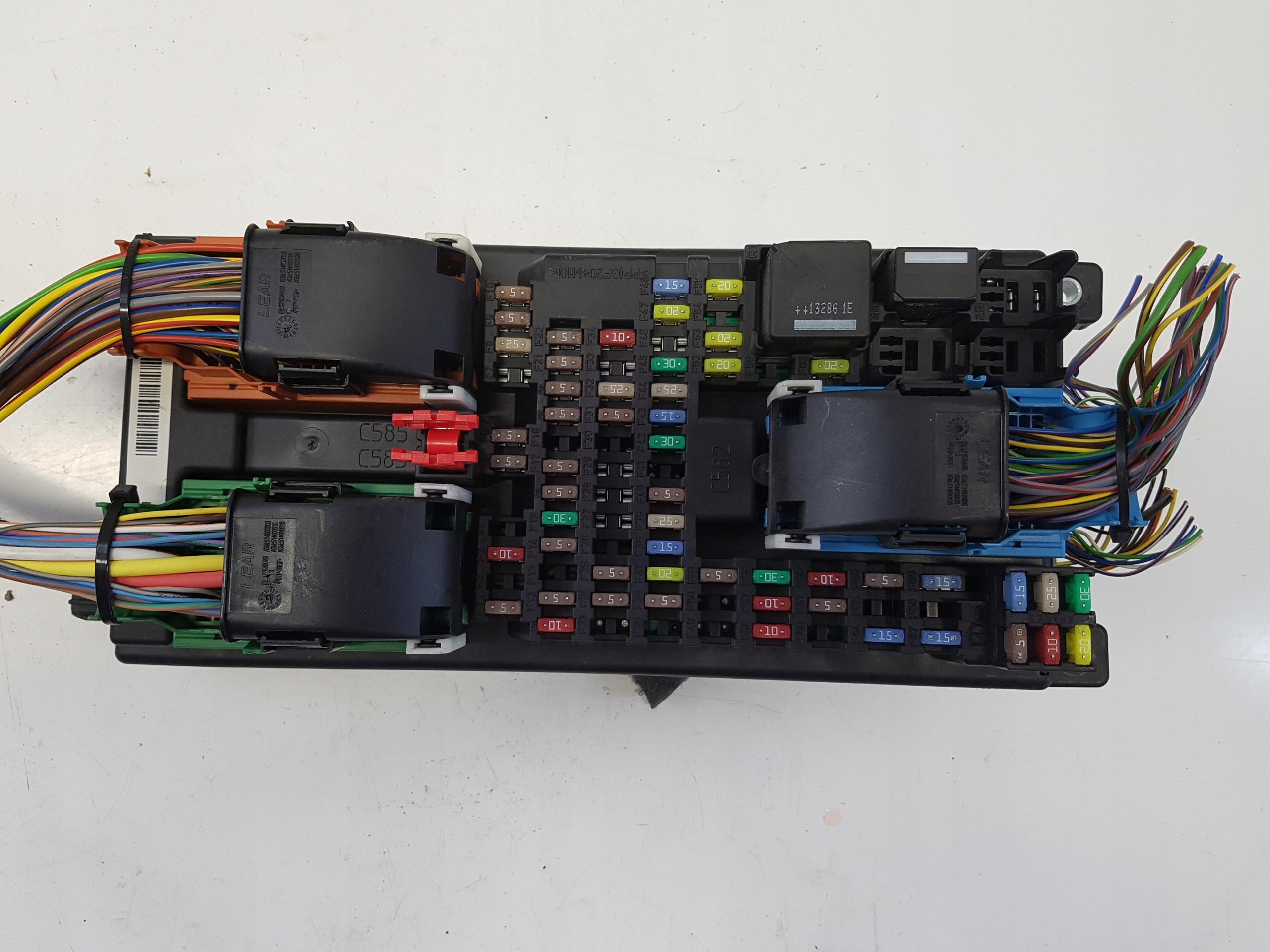 BJ3214F041AG - RANGE ROVER EVOQUE блок предохранителей