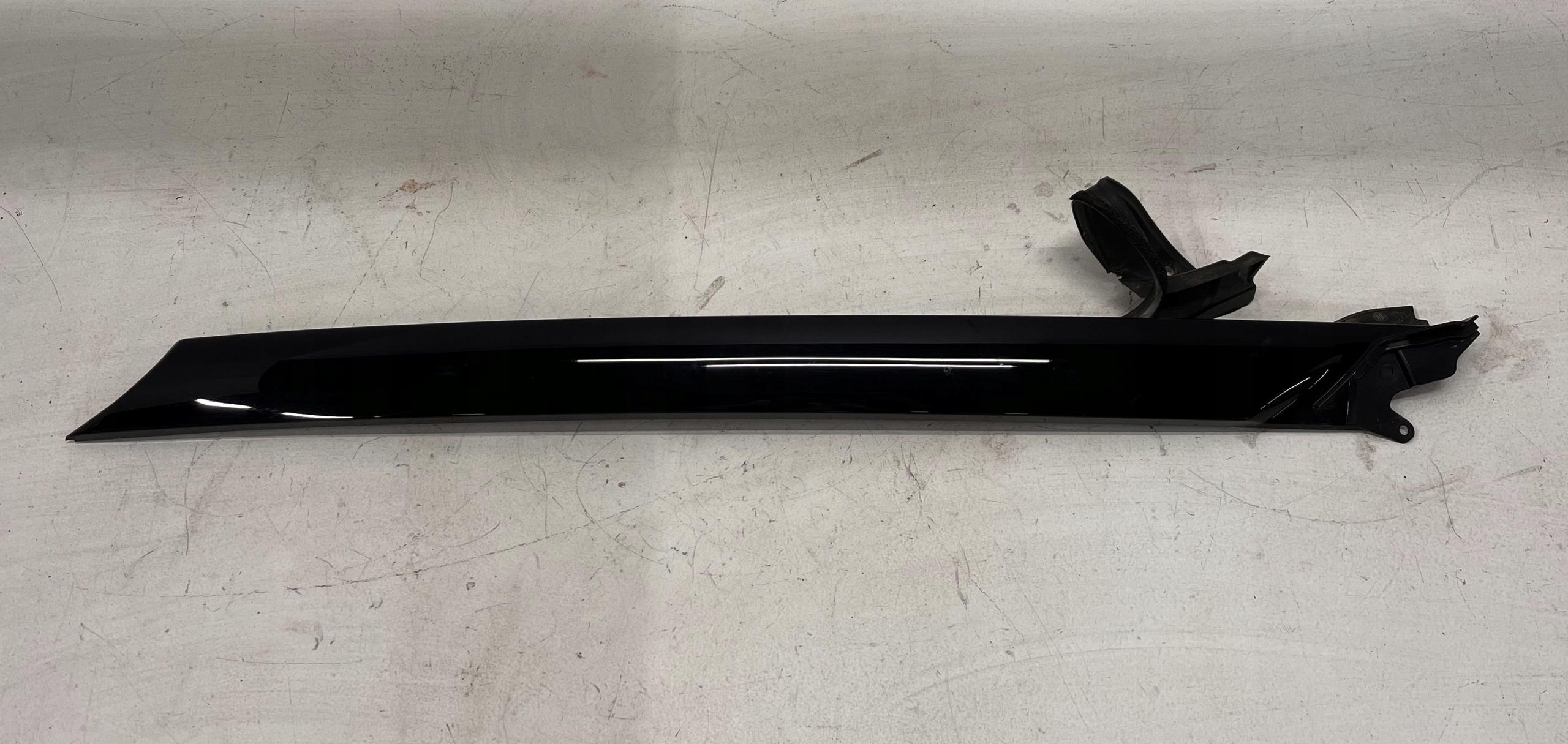 J8A2-025A52-A - Range Rover VELAR L560 панель лобового скла праворуч