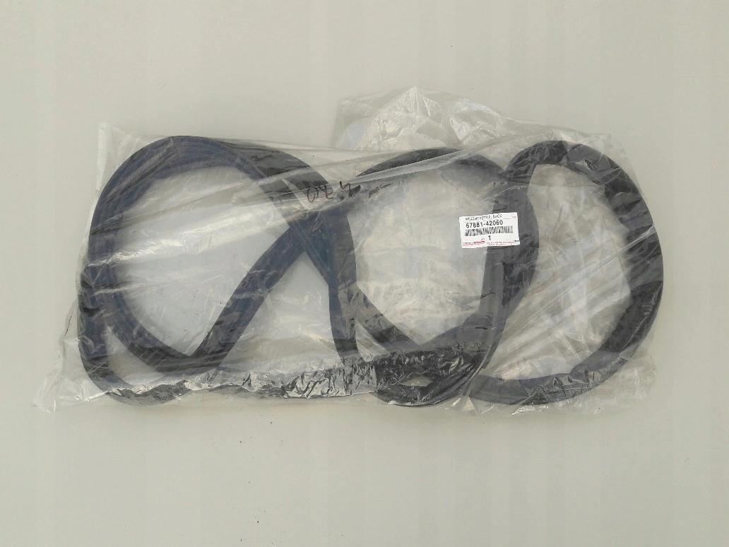 67881-42060 - RAV4 IV прокладка кузова задней заслонки 12-18