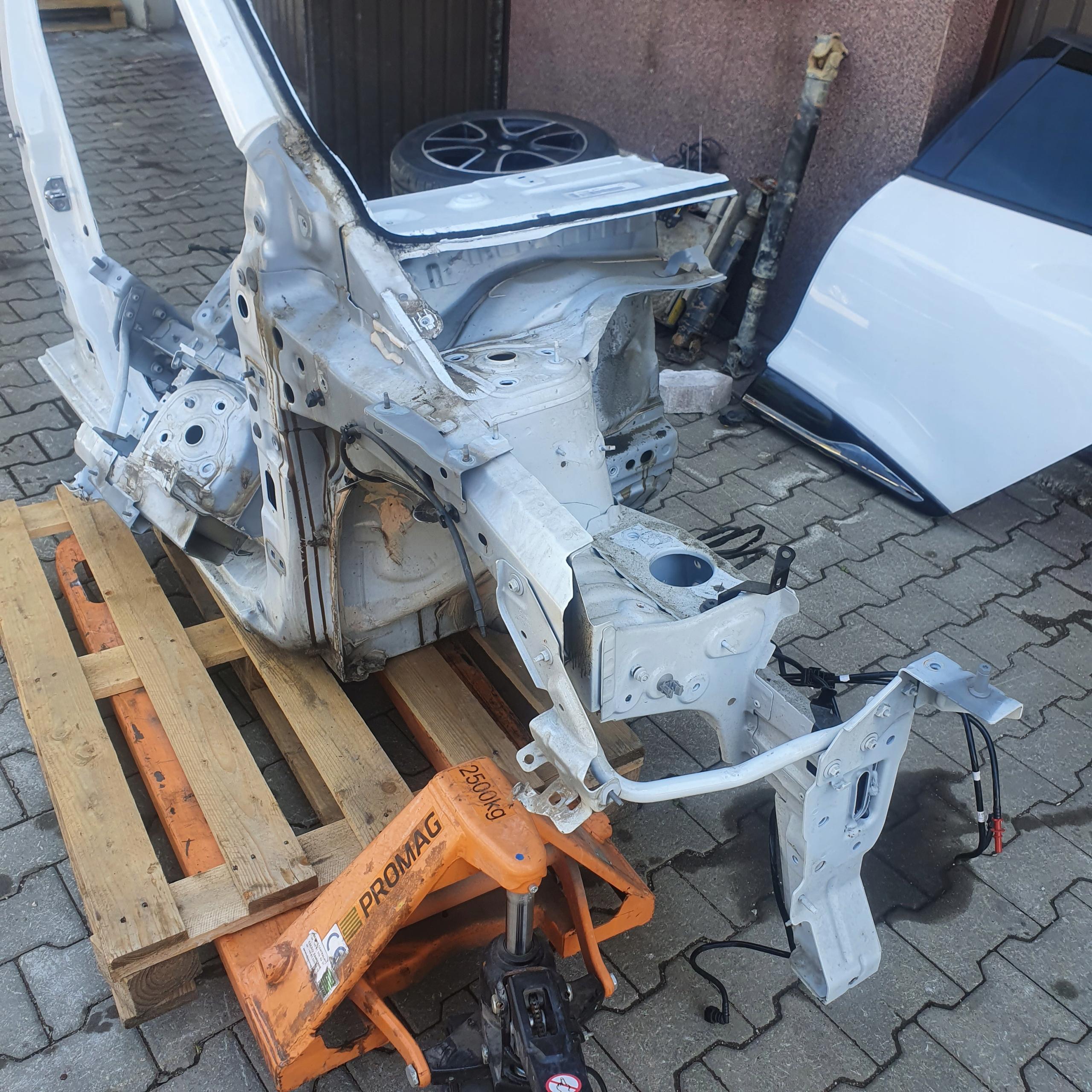 RENAULT CLIO IV Универсал правая передняя четверть