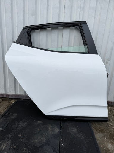 Renault clio v дверная дверь прямо сзади