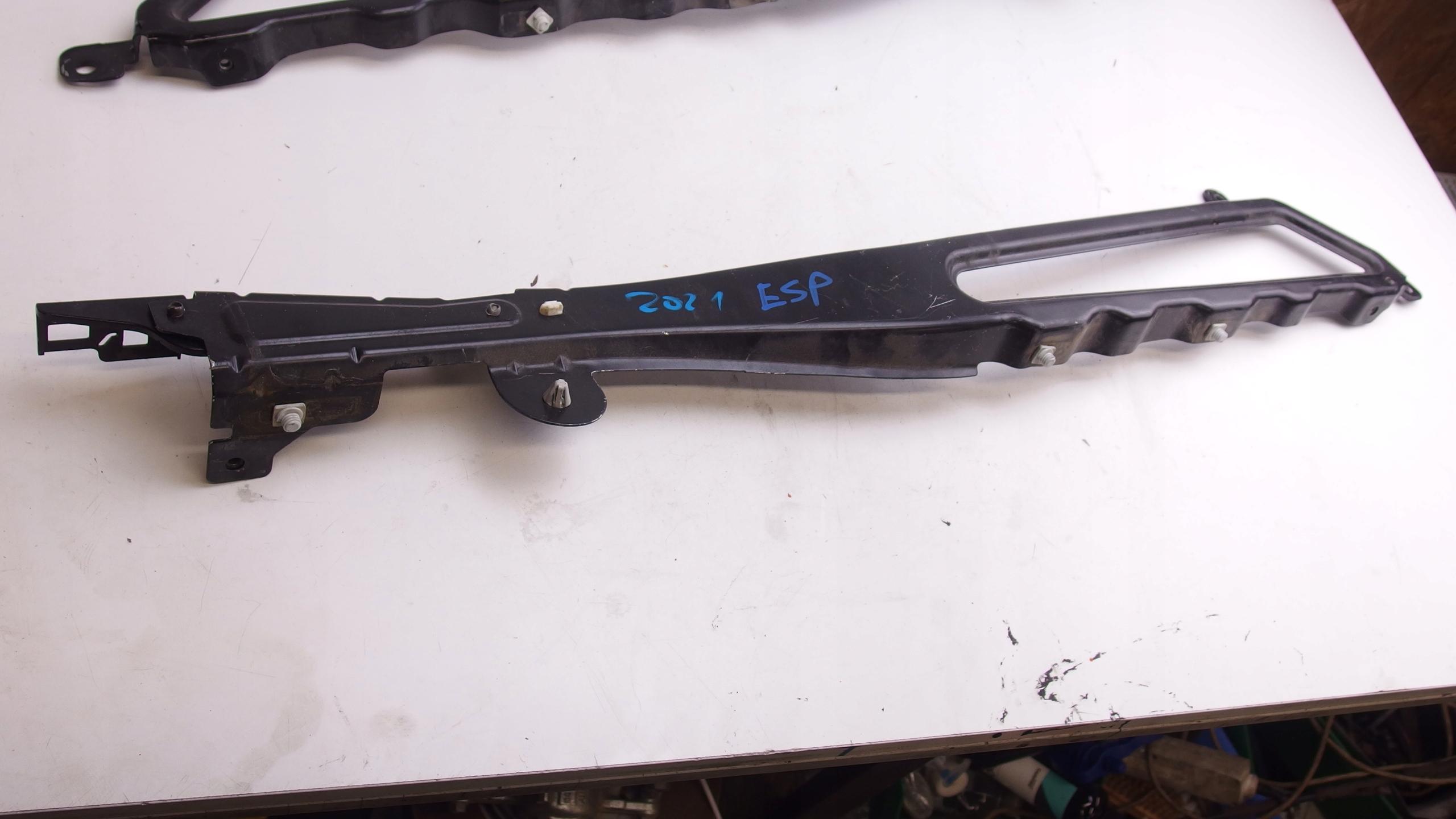 631423058r - RENAULT ESPACE V КРОНШТЕЙН КРИЛА