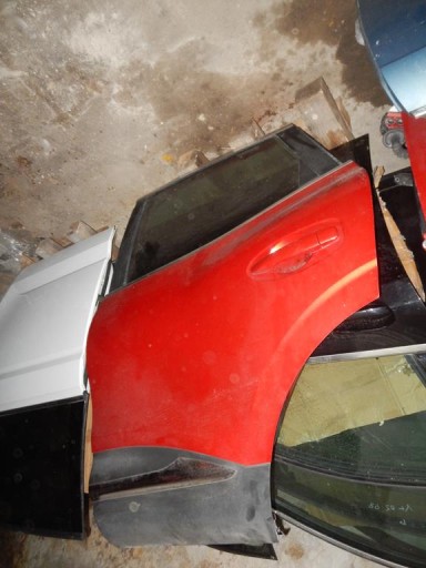 Renault kadjar задняя дверь осталась