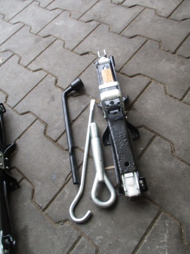 ДОМКРАТ RENAULT KADJAR, ГВИНТОВИЙ, БУКСИРУЙНЕ ВУШИНО