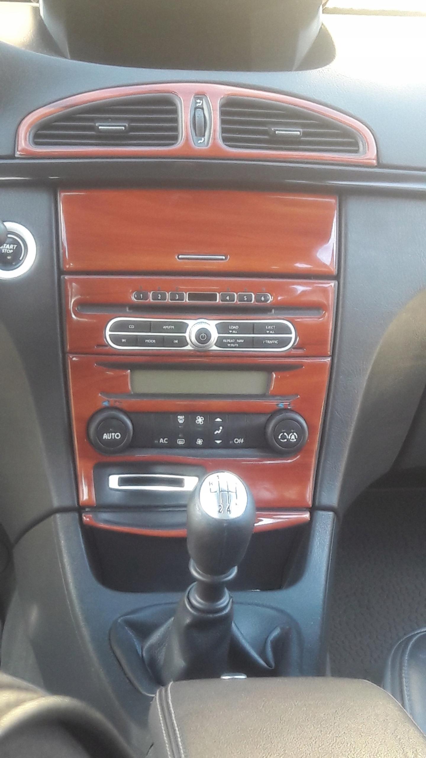 RENAULT LAGUNA 05/07 + ОБЛИЦЮВАННЯ КАБІНИ 3D НАКЛЕЙКИ