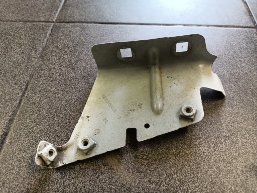 641C20003R - RENAULT MASTER III / IV - КРОНШТЕЙН КРИПЛЕННЯ КРИЛА ПРАВО