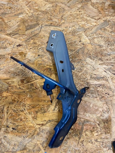 RENAULT MEGANE IV КРОНШТЕЙН КРІПЛЕННЯ КРИЛА ПРАВЕ 631406423R