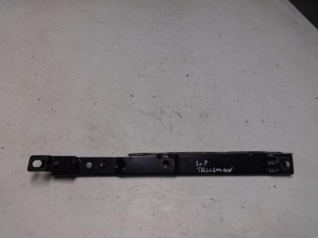 631434002R - RENAULT TALISMAN 17R кронштейн крыла левый передний