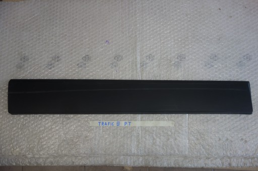 768546496R - RENAULT TRAFIC III НАКЛАДКА ДВЕРИ ПРАВАЯ СТОРОНА